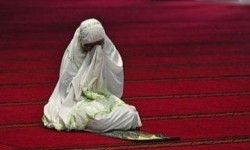 Berdoa kepada Allah (Ilustrasi).