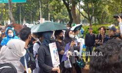 Seratus K-Popers Demo Tolak PPN 12 Persen di Dekat Istana Merdeka