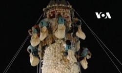 Serunya Lomba Panjat Bakpao Setinggi 14 Meter