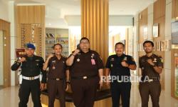 Kanwil Bea Cukai Riau Serahkan Tersangka Penyelundupan Mangga ke Kejati Riau