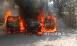 Tiga Mobil Ludes Terbakar, Api Berasal dari Angkot
