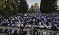80 Ribu Warga Palestina Sholat Idul Adha di Al Aqsa Meski Dibatasi Israel