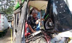 Polri dan KNKT Lakukan Investigasi Bus Kecelakaan di Ciater