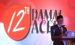 Wali Nanggroe Aceh yang juga mantan Perdana Menteri Gerakan Aceh Merdeka (GAM) Malik Mahmud menyampaikan sambutan pada peringatan 12 Tahun Damai Aceh di Banda Aceh, Aceh, Selasa (15/8). 