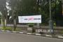 Spanduk Bertuliskan <em>KDM Lain Bapak Aing</em> Terpasang di Ruas Jalan di Bandung