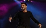 Hakim Keluarkan Perintah Penahanan untuk Penyanyi Ricky Martin