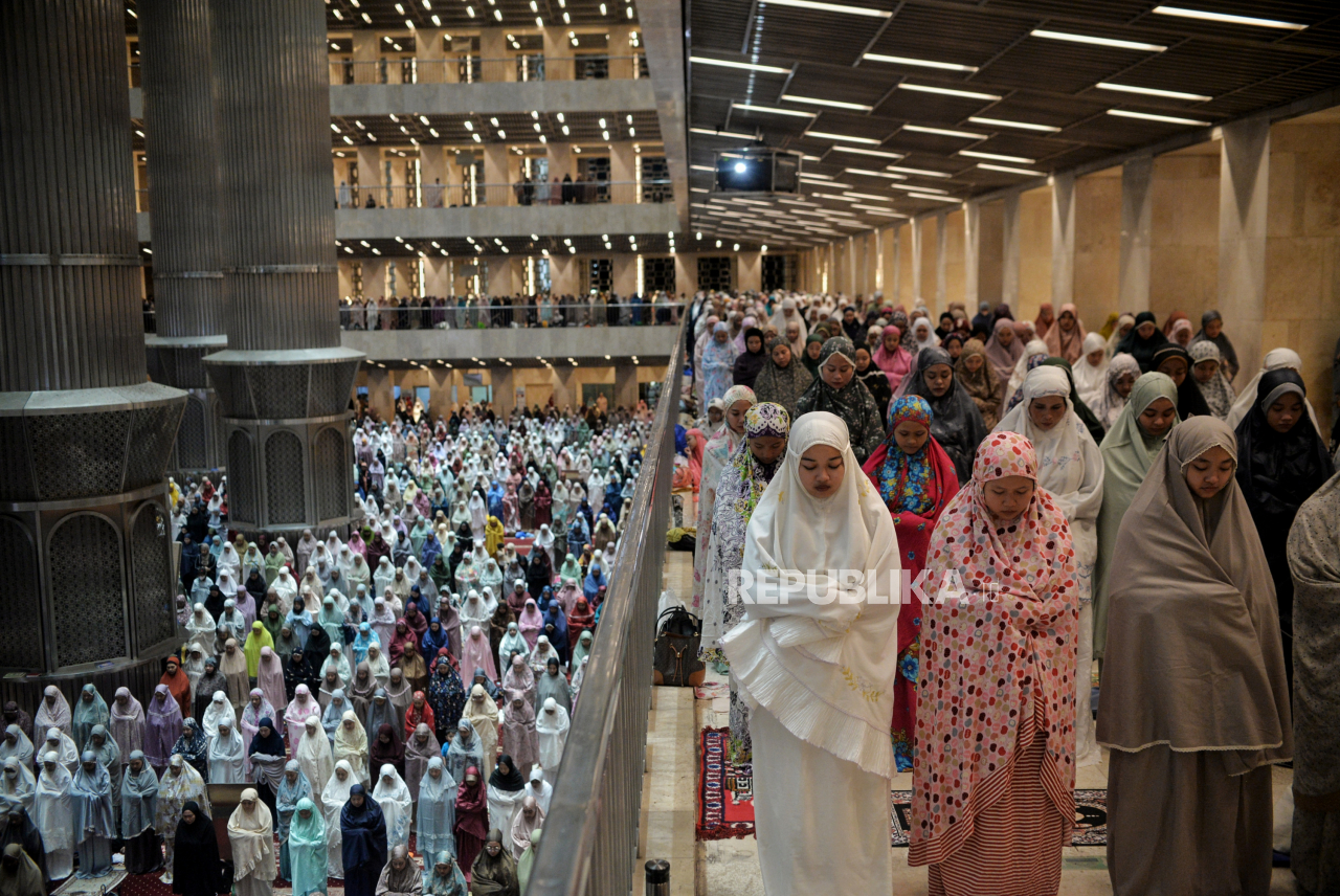 Tarawih Pertama Di Masjid Istiqlal Jakarta