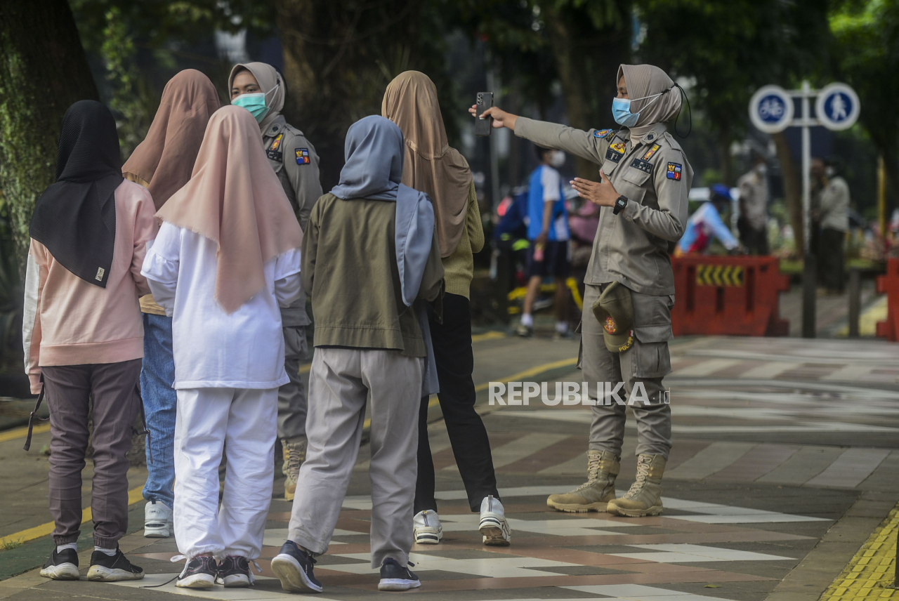 Kontroversi Wisata Laser di Kebun Raya Bogor