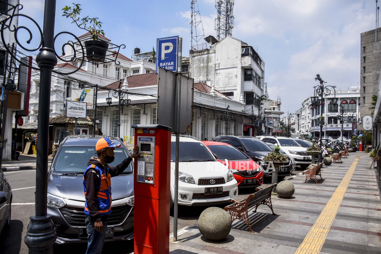 Kenaikan Tarif Parkir Di Bandung 1998