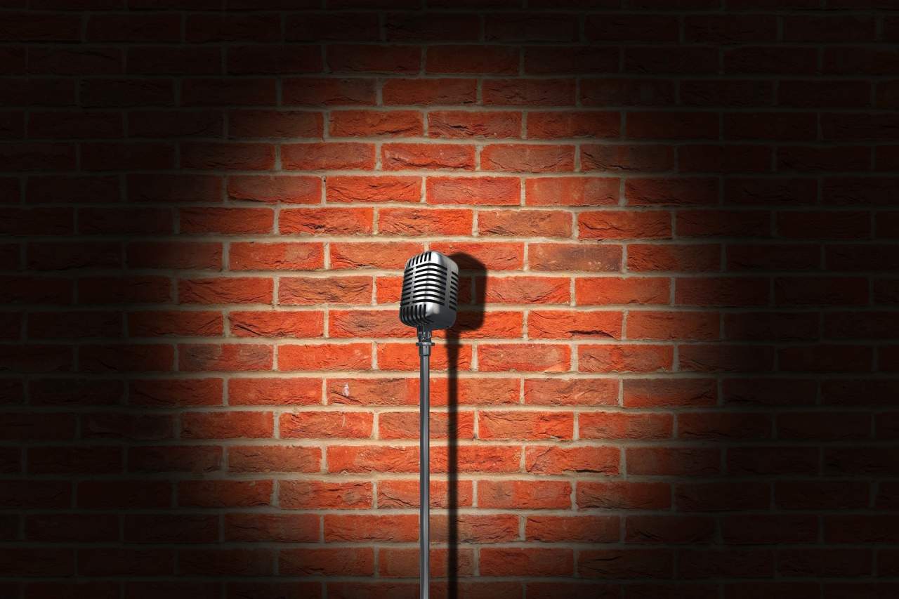 Menertawakan' Islamofobia di Panggung <em>Stand-up Comedy</em>
