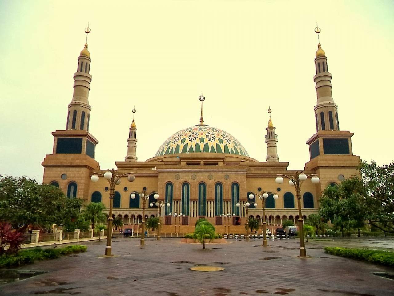 Masjid Islamic Center Samarinda Permata Di Tepi Mahakam