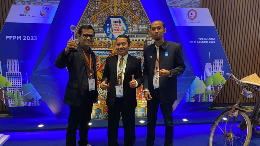 (dari kiri) AAB Dinariyana Dwi P ST MES PhD, Dr Eng Dhimas Widhi Handani ST MSc, dan Gede Bagus Dwi Suasti ST MMT saat hadir sebagai delegasi ITS dalam ajang IAFMI Innovation Award 2023