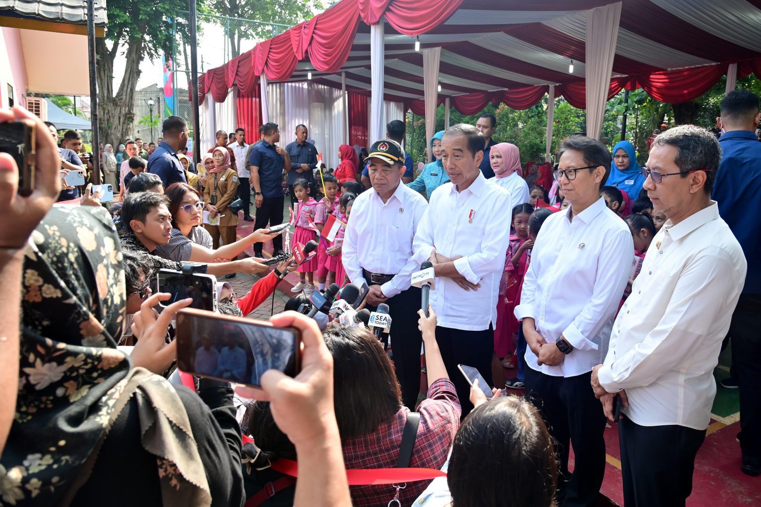 upacara HUT ke-79 Kemerdekaan RI, Presiden mengumumkan tahun ini diselenggarakan di dua lokasi: IKN Nusantara dan Istana Negara Jakarta.