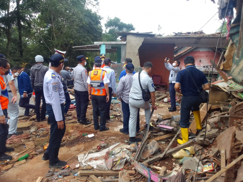 Rumah yang ditabrak Bus PO Pandawa DK-7307-WA