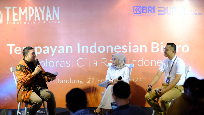 Konferensi Pers (Ka-ki: Agung Setiadi Nararya (GM Operations), Tyagita R Hermawan (GM Marketing)