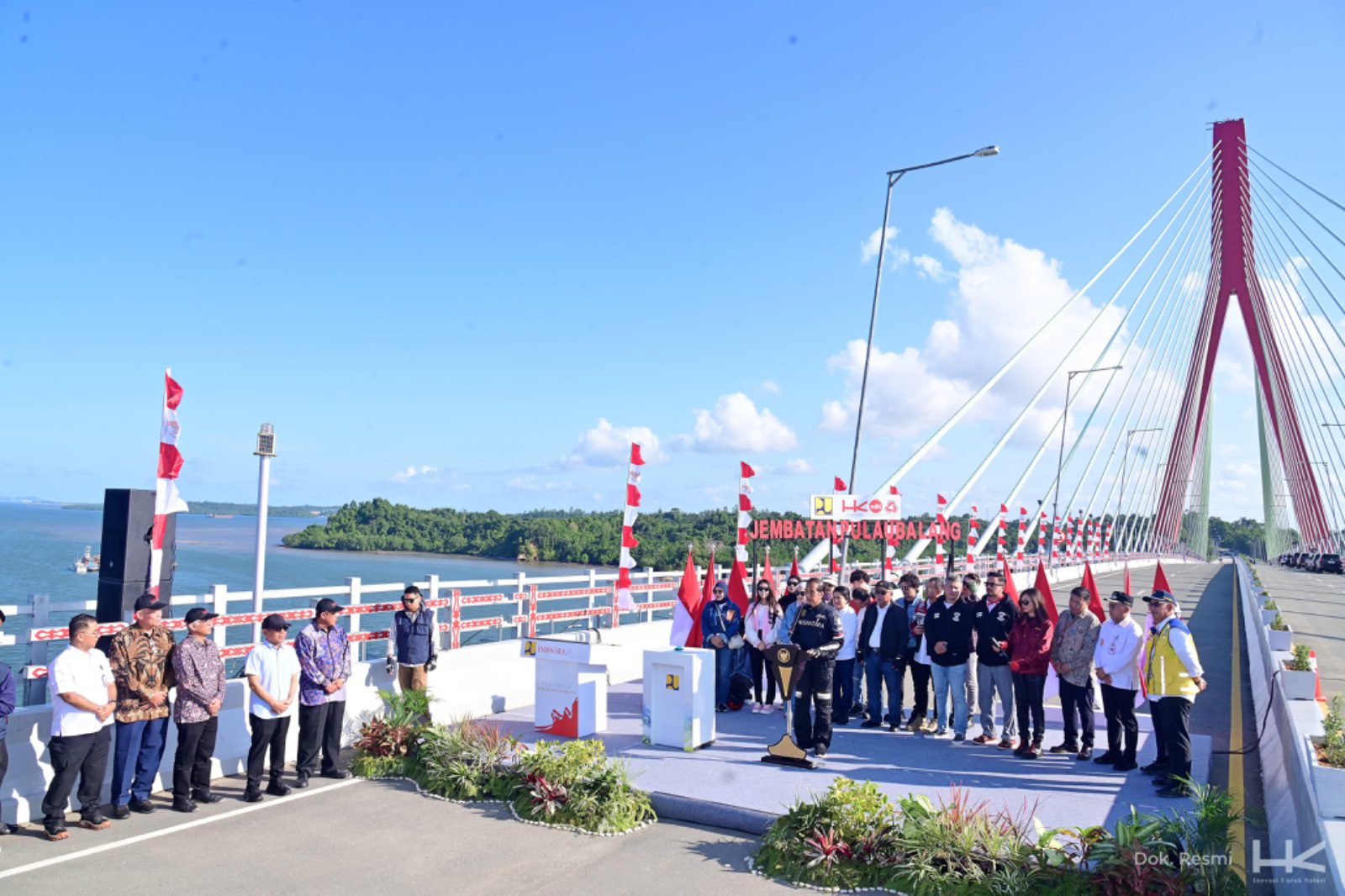 PRESIDEN JOKOWI RESMIKAN JEMBATAN PULAU BALANG, PERKUAT KONEKTIVITAS DI IKN