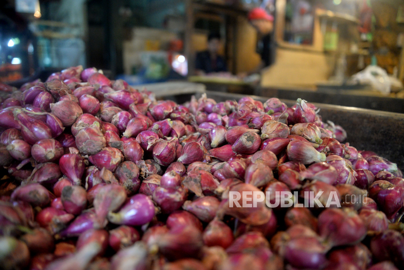 Selain sebagai penguat rasa, bawang merah juga punya banyak manfaat. Foto: Prayogi/Republika