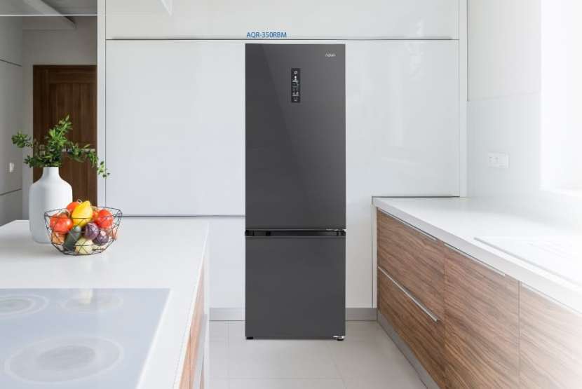 Kulkas Magic Cooling AQR-350RBM(EBM) dengan freezer di bagian bawah yang sangat cocok untuk penggunaan keseharian di rumah. (Dok. Matapantura.republika.co.id)