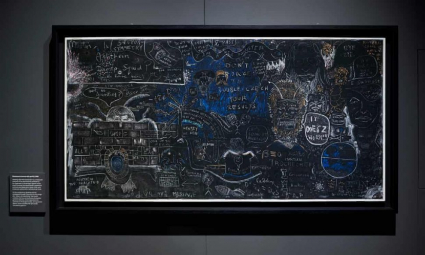 Papan tulis Stephen Hawking yang dipamerkan di Science Museum of London, Inggris. Gambar: Isidora Bojovic/Science Museum Group