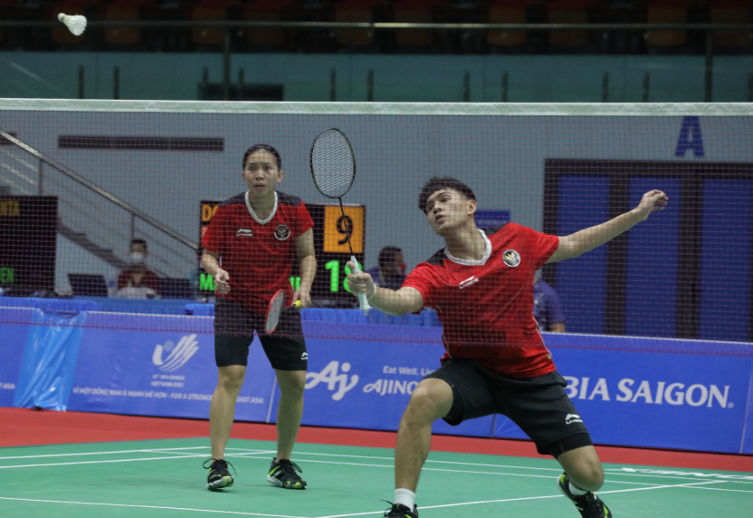 Dua pasangan ganda campuran Indonesia dikalahkan Malaysia di babak semifinal SEA Games 2021. Sehingga terjadi All Malaysian Finals di ganda campuran dan Indonesia harus puas menerima dua perunggu.