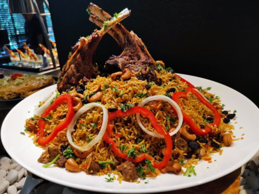 Hidangan nasi kabsa yang merupakan olahan nasi yang berasal dari Timur Tengah