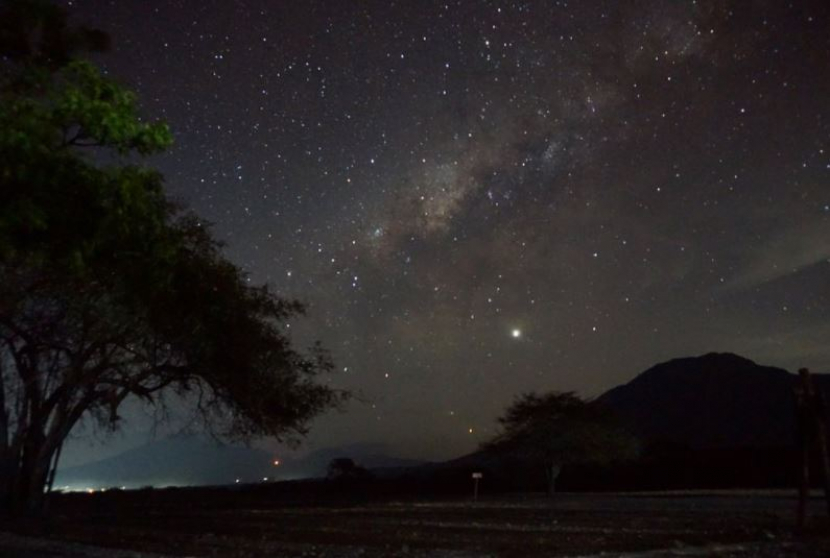 Hamparan bintang dari Savana Bekol Taman Nasional Baluran/ Foto: @emak_jipu