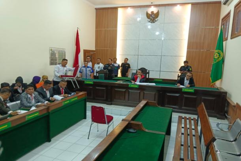 Pengadilan Negeri Bandung menggelar sidang praperadilan Pegi Setiawan tersangka kasus pembunuhan Vina dan Eky, dengan agenda pembacaan kesimpulan, Jumat (5/7/2024). (Dok. Republika)