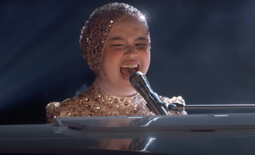 Putri Ariani saat menyanyikan lagu I Still Haven't Found What I'm Looking For