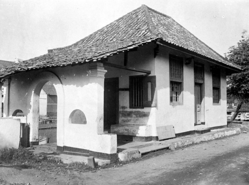  Masjid Al-Anshor di Jl Pengukiran II, Glodok, Jakarta Kota, sebagai masjid tertua yang sampai kini masih berdiri.