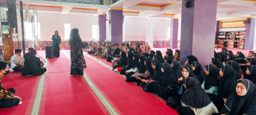 Santri Pondok Modern Darul Ulum Lido, Bogor, mendapat penjelasan tentang FAI UIKA di Selasa (19/04/22). Foto : Dok