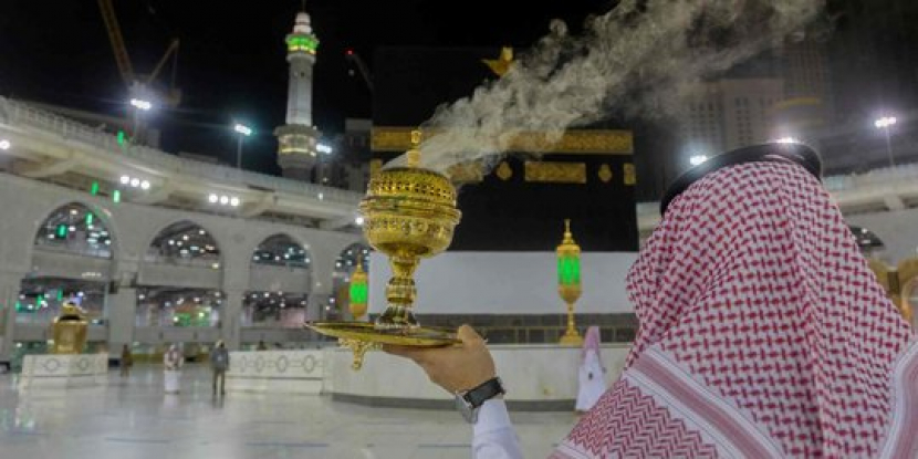 Asap Dupa Selimuti Kabah Jelang Idul Adha. ©2020 Saudi Ministry of Media/Handout via REUTERS