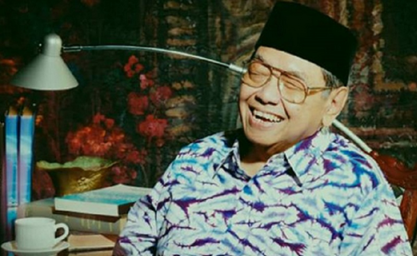 Presiden keempat RI, Gus Dur. Gus Dur bercerita jika setiap hari informasi di televisi dimonopoli pemerintah lewat sosok Harmoko. Foto: IST