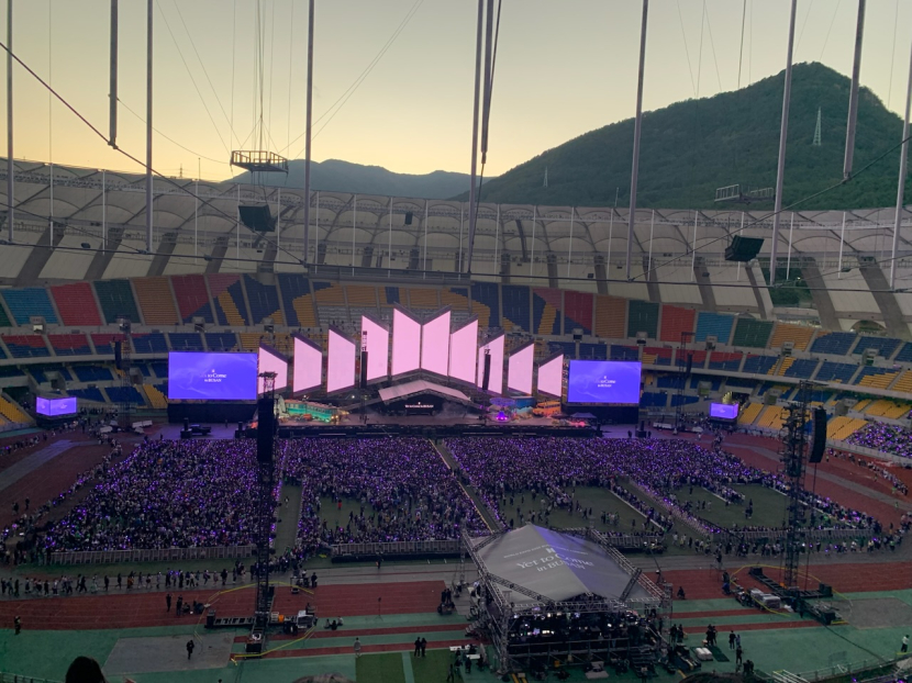 Konser BTS di Busan Asiad Main Stadium Oktober lalu. Foto: Fergi Nadira