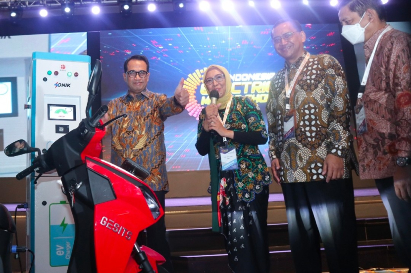 Menhub Budi Karya Sumadi membuka Indonesia Electric Motor Show (IEMS) 2022 yang bertempat di Jakarta Convention Center (JCC) Senayan, Jakarta, Rabu (28/09/2022).