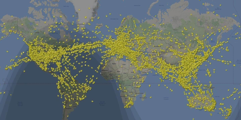 Flightradar24.com melacak penerbangan pesawat dari maskapai seluru dunia. 