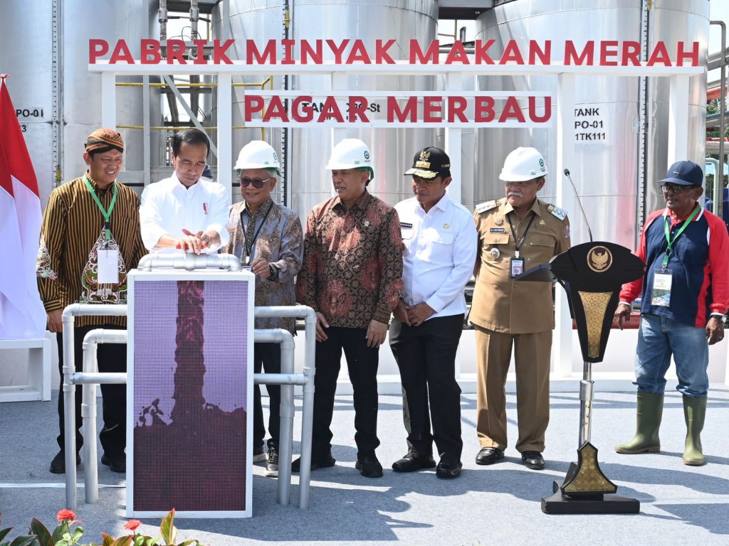 Minyak Makan Merah