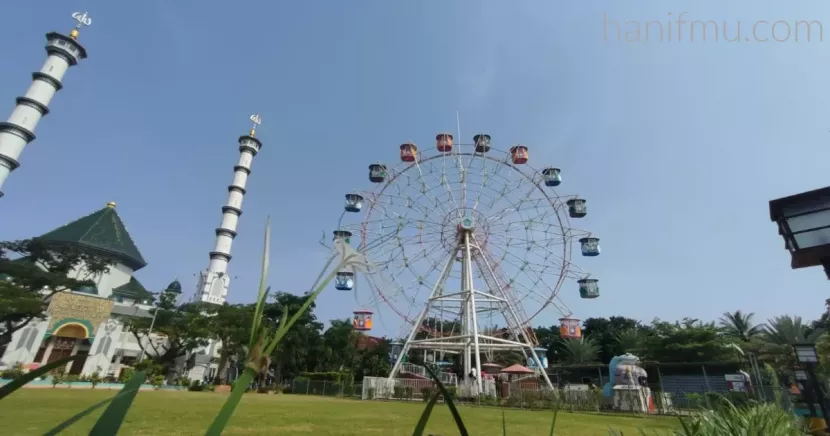 Wahana Bianglala di Alun-Alun Lamongan (Dok. Muhammad Hanif/hanifmu.com)