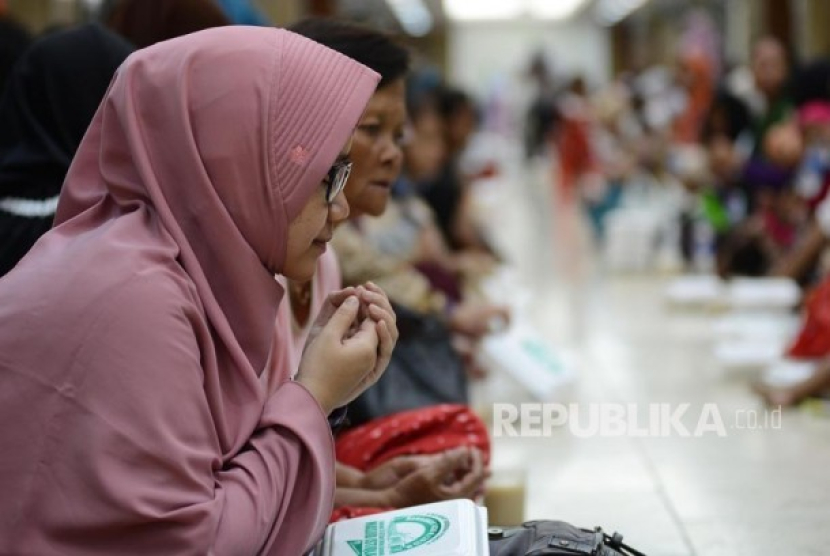 Ilustrasi Buka Puasa Bersama. Dalil Kewajiban Puasa Ramadhan. Foto: Dok. Republika