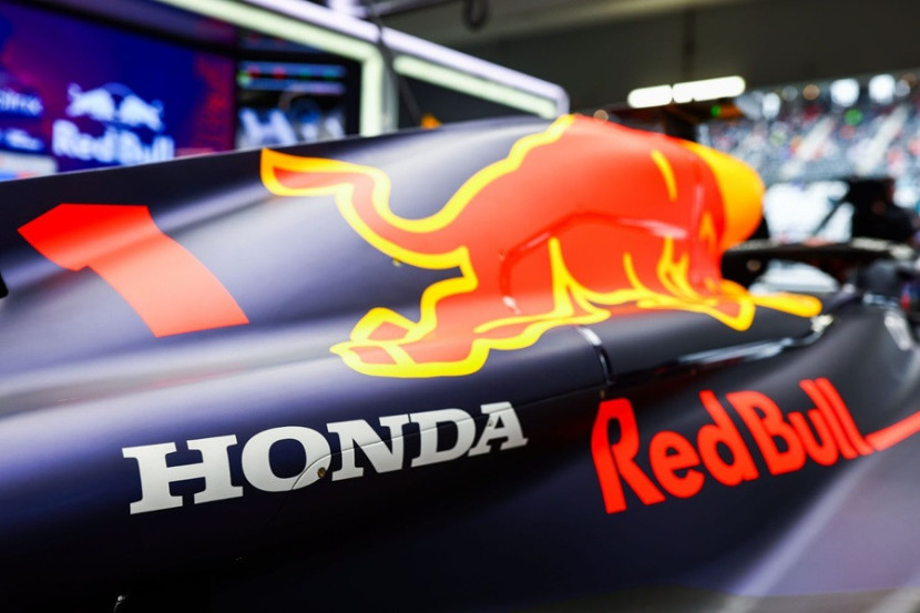 Honda Kembali lanjutkan kemitraannya bersama Oracle Red Bull Racing untuk memproduksi komponen unit daya musim ini Dok. Honda