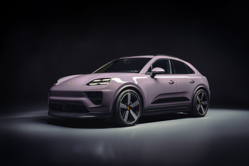 Tampak dari Porsche Macan EV yang diperkenalkan secara global di Singapura. Dok. Porsche