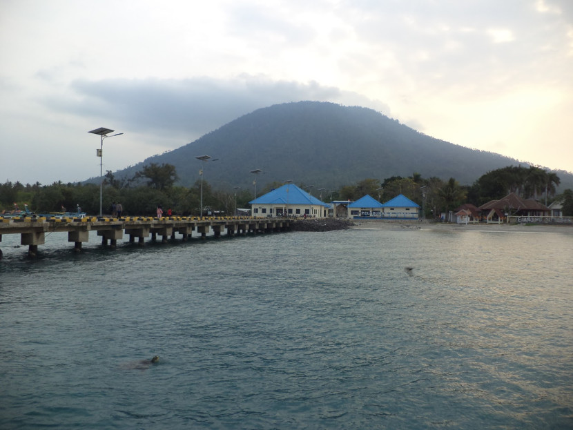 Dermaga Kapal Motor di Desa Tejang, tersedia penginapan. (Foto: Mursalin Yasland) 