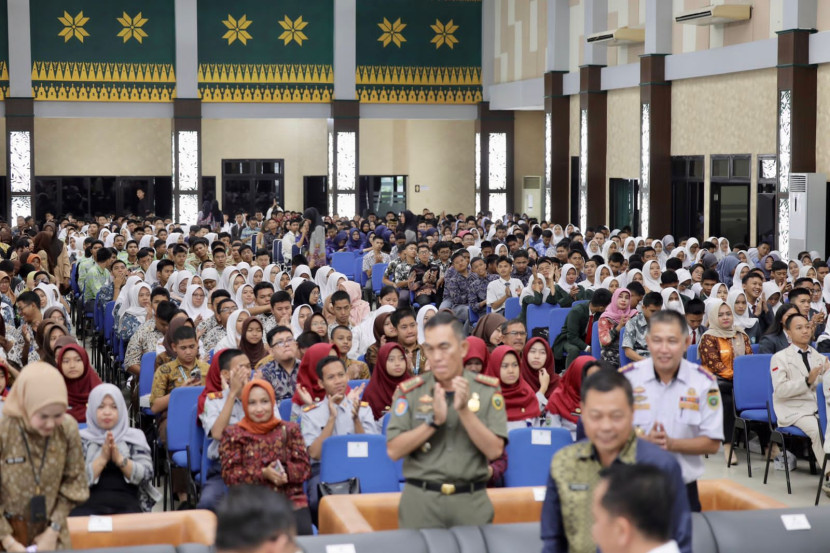 Para pelajar pemilih Gen-Z mengikuti pendidikan politik dengan nara sumber Pj Gubernur Sumsel Agus Fatoni.