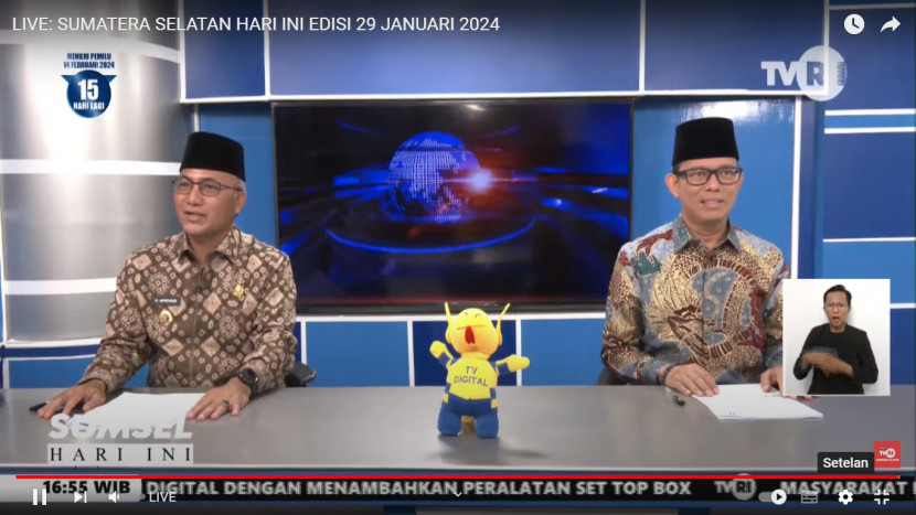 Dua kepala daerah Pj Bupati Musi Banyuasin Apriyadi dan Pj Bupati Ogan Komering Ulu Teddy Meilwansyah jadi pembaca berita pada rangkaian HUT 50 Tahun TVRI Sumsel. (FOTO: Tangkapan layar TVRI)