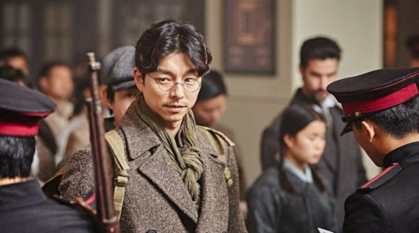 Gong Yoo di salah satu adegan The Age of Shadow. (Dok. Warner Bros)