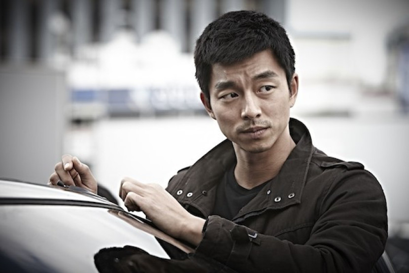 Gong Yoo di salah satu adegan di film The Suspect. (Dok. Showbox)