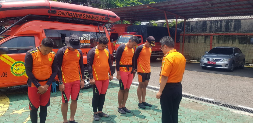Petugas SAR Bandung akan berangkat mencari korban tenggelam di bendungan hilir