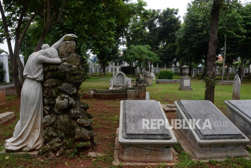 Banyak kuburan orang Belanda di Museum Taman Prasasti, Tanah Abang, Jakarta. Foto: Republika/Prayogi