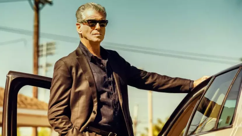 Pierce Brosnan dalam perannya sebagai Charlie di Fast Charlie. (Vertical)