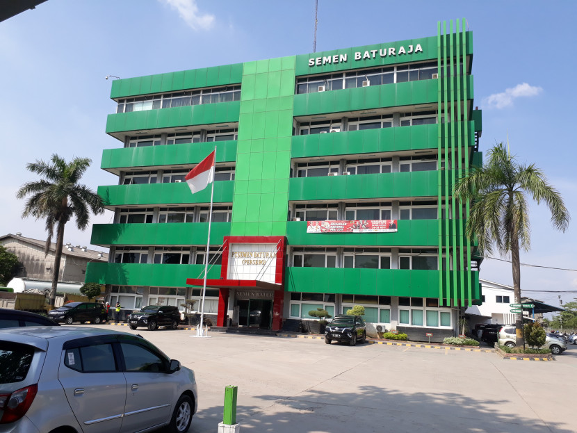 Kantor Pusat PT Semen Baturaja (SMBR) Tbk di Palembang. (FOTO: Maspril Aries)