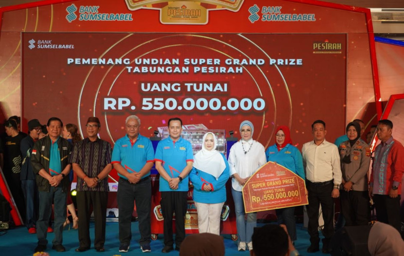 Penarikan hadiah undian Bank Sumsel Babel yang dihadiri Pj Gubernur Sumsel Agus Fatoni dan Ketua DPRD Sumsel RA Anita Noeringhati. (FOTO: www.banksumselbabel.com)